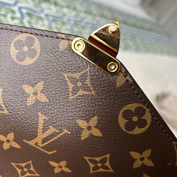 Louis Vuitton Pochette Metis Monogram Satchel Bag - Picture 8 of 16